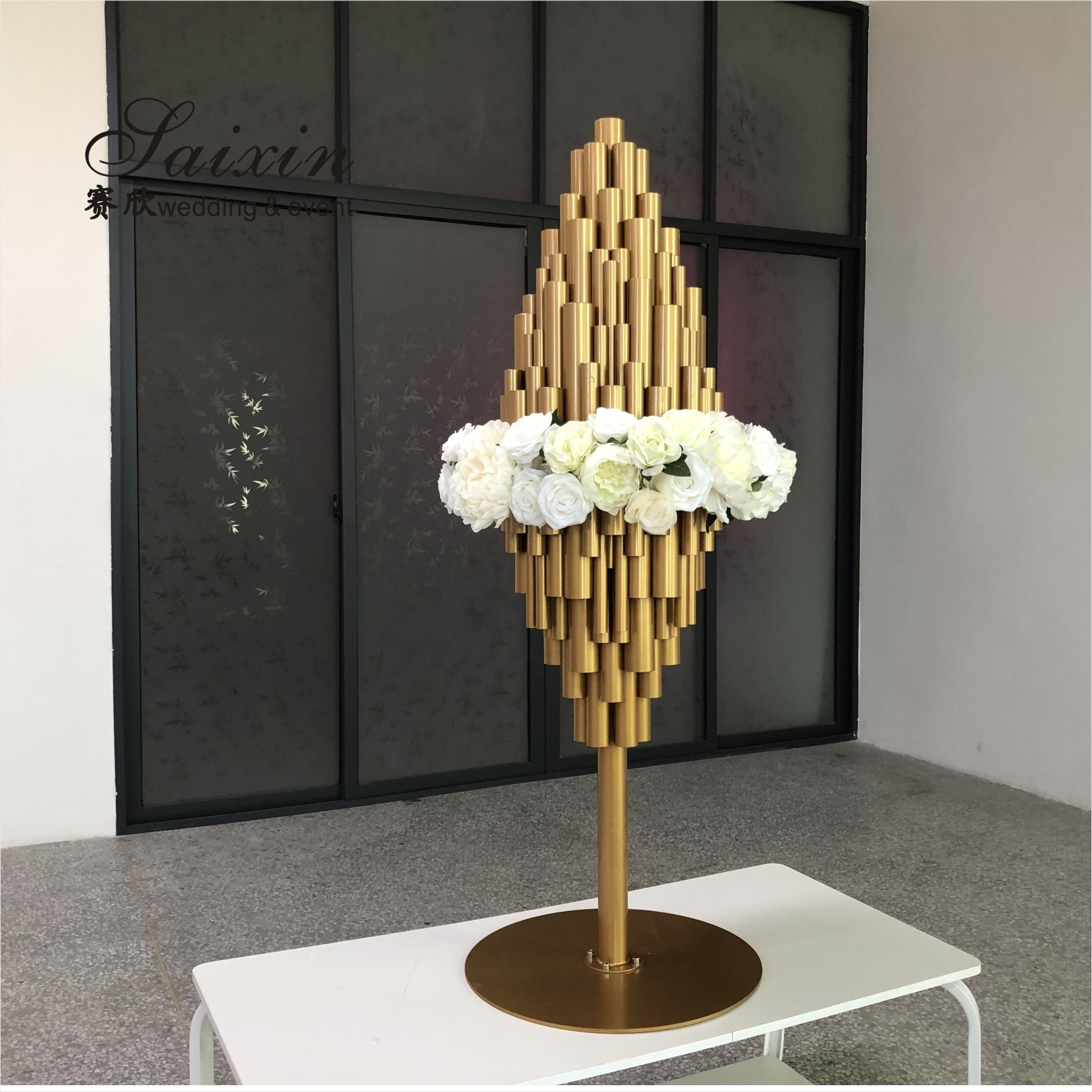ZT-578G New Luxury gold metal pipe tall stands for wedding decoration flower arrangement