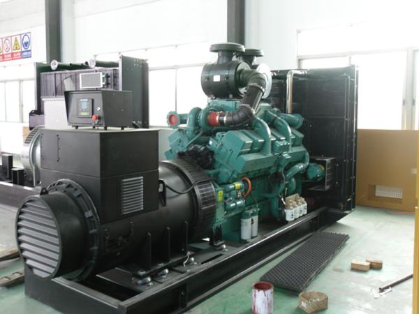 1000kva Water Cooled Cummins Diesel Generator With Electronic Speed , Three
