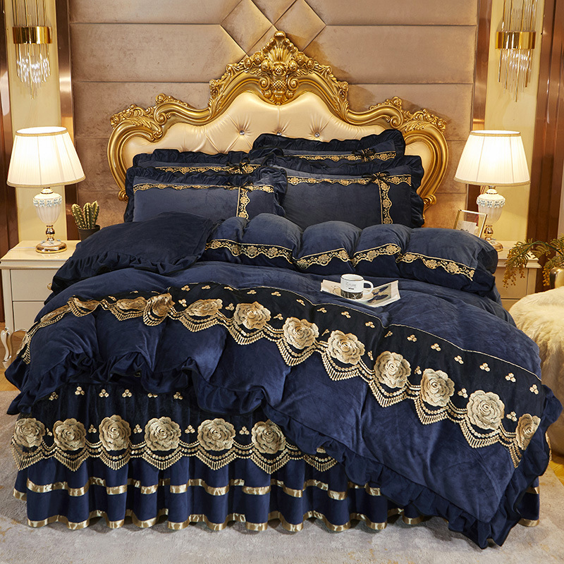 Luxury Embroidery Label Comfortable Wedding Quilt Bedding Set with Cotton Filling