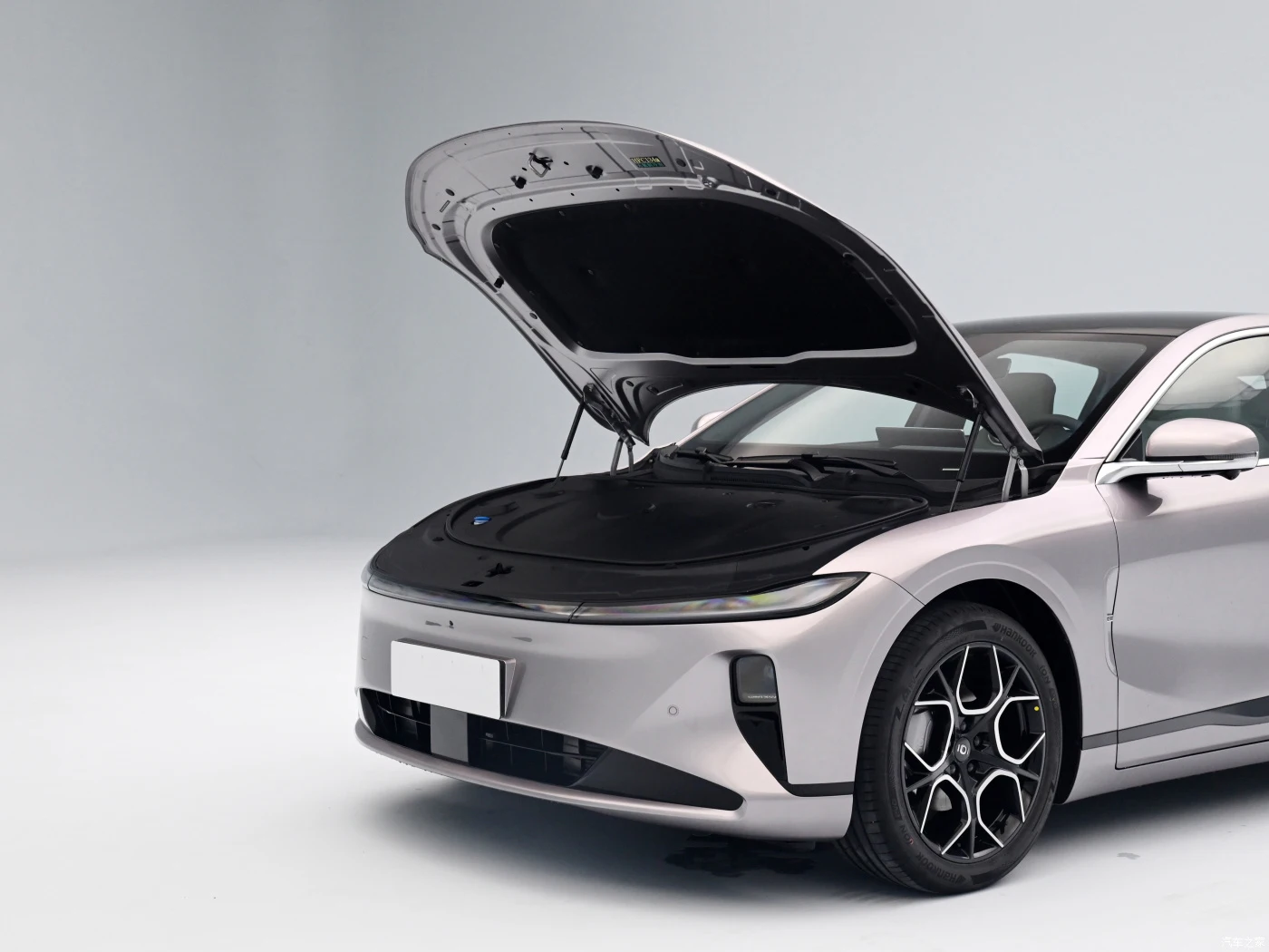 2023 Pro Extended Range Energy Electric Vehicle 1.5L 95 Horsepower L4 Max Speed 172km/h with Lithium Iron Phosphate Battery