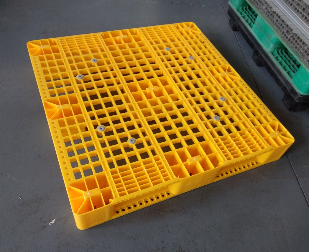 Heavy duty cheap pallet yellow color plastic pallet of 1140x1140 size pallet racking