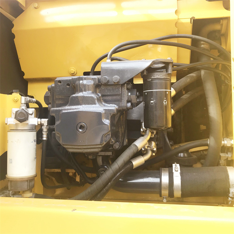 110 KW Komatsu PC220 Excavator with Cummins Engine Good Condition and Performance