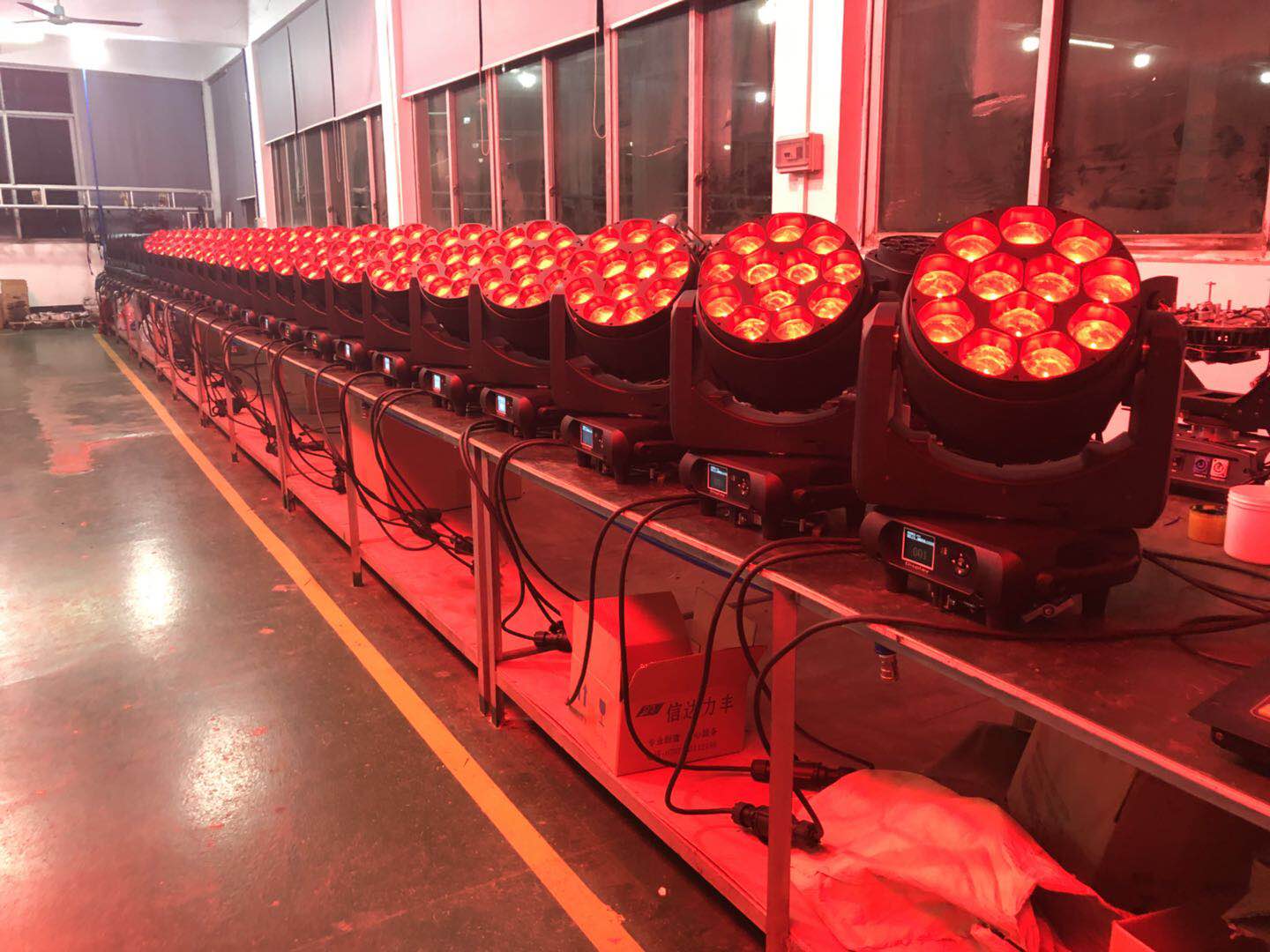 Low Noisy Fan Cooling Hongmei 12x40w RGBW 4in1 Pixel Control LED Wash Zoom Moving Head