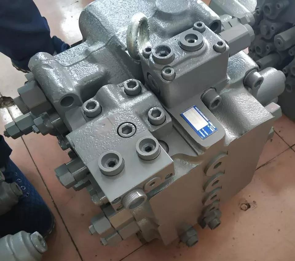 VOL-VO Main Control Valve 14532821 14576336 14676423 14512144 14676421 14636701 14594904 For EC210B Hydraulic Pump 1 - 9