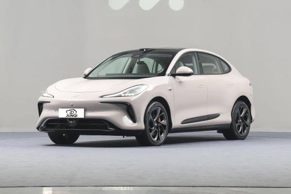 Zhiji LS6 IM Electric Car 4 Door 5 Seat SUV 760km Long Range New Energy Electric