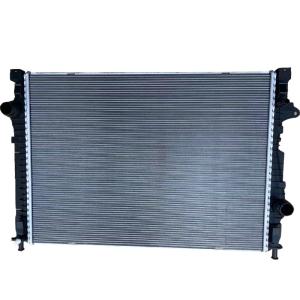 Wholesale LR117683 LR135901 Car Coolant Radiator For EVOQUE from china suppliers