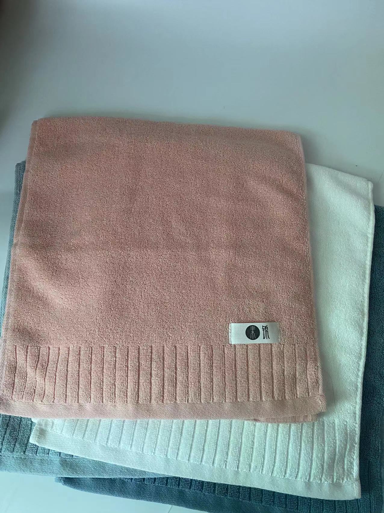 Soft and plush cotton bath towel with double-sided extreme strand plain striped design
