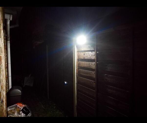 Outdoor Motion Sensor Light, High Brightness 14 LED Wireless Waterproof Solar Powered Security Light Flood Lights