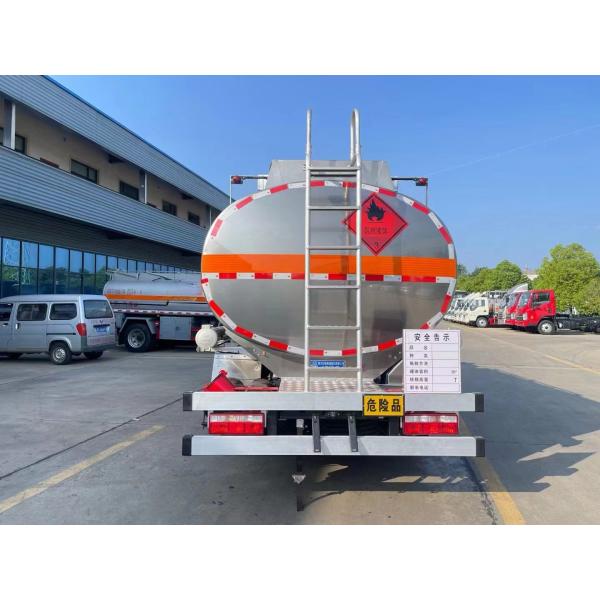 Diesel Engine 4X2 Drive Fuel Tank Truck , Metal Tank 6 Tires lPG transport truck