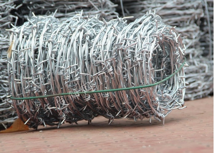 Diameter 1.6mm-2.5mm Barbed Fencing Wire For Garden Protecting