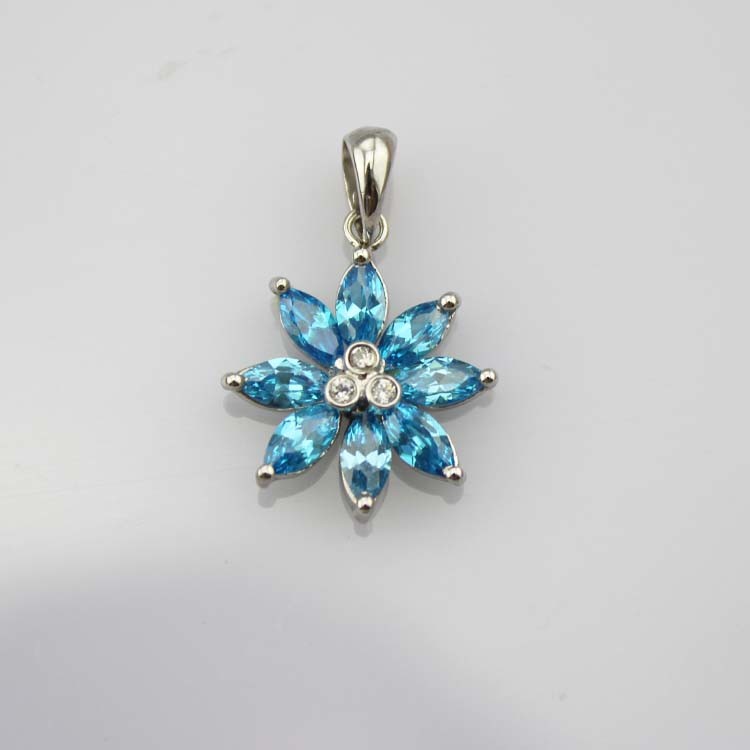 925 Silver Jewelry Blue Topaz Cubic Zircon Flower Pendant (FP022)