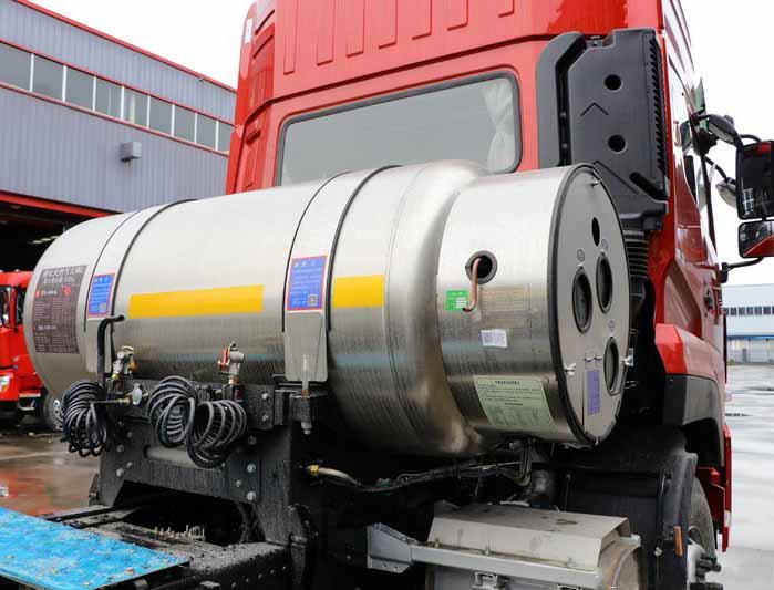 Model Tractor Trailer Head Truck Dongfeng 6x4 LNG CNG Tractor Truck with Touch Screen