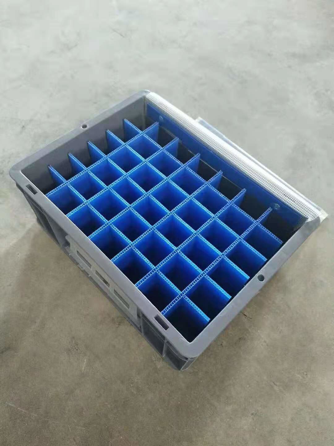 Virgin Polyethylene Blue 600*400 mm Euro Stacking Containers With Loading Capacity 40kg