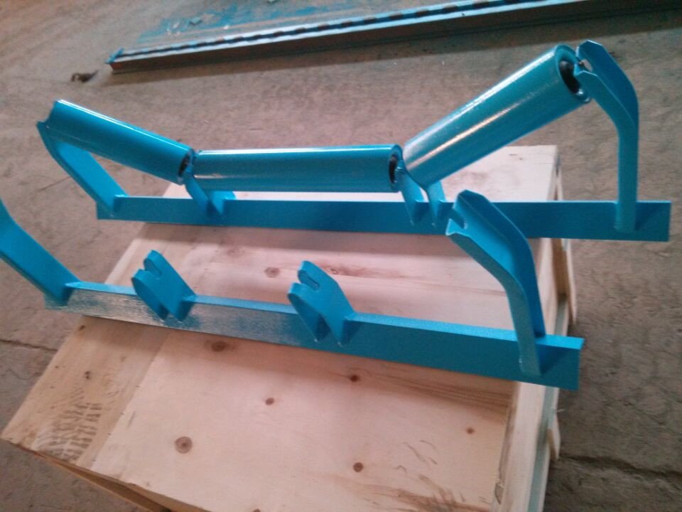 Double Labyrinth Q235 Conveyor Belt Idlers With 3 Carrier Roller