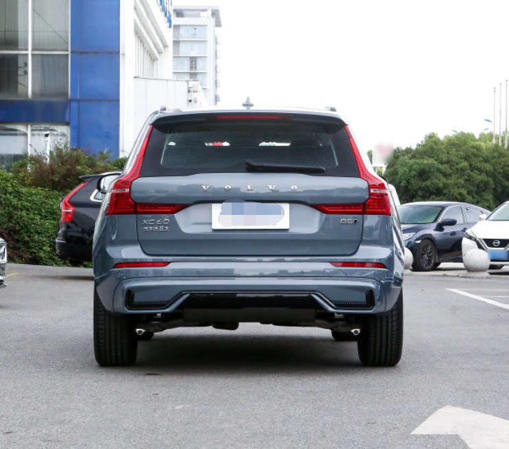 VOLVO XC60 2023 B5 4WD Zhiyi sport version 2.0T 250HP L4 5 Door 5 seats SUV Car