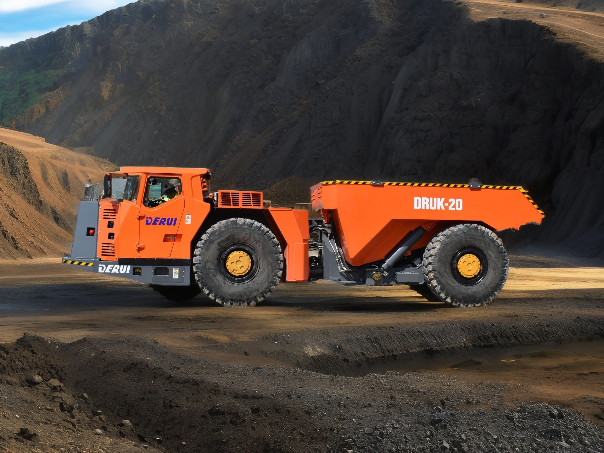 Original VOLVO Engine DERUI Underground Dump Truck Payload 20 Tons
