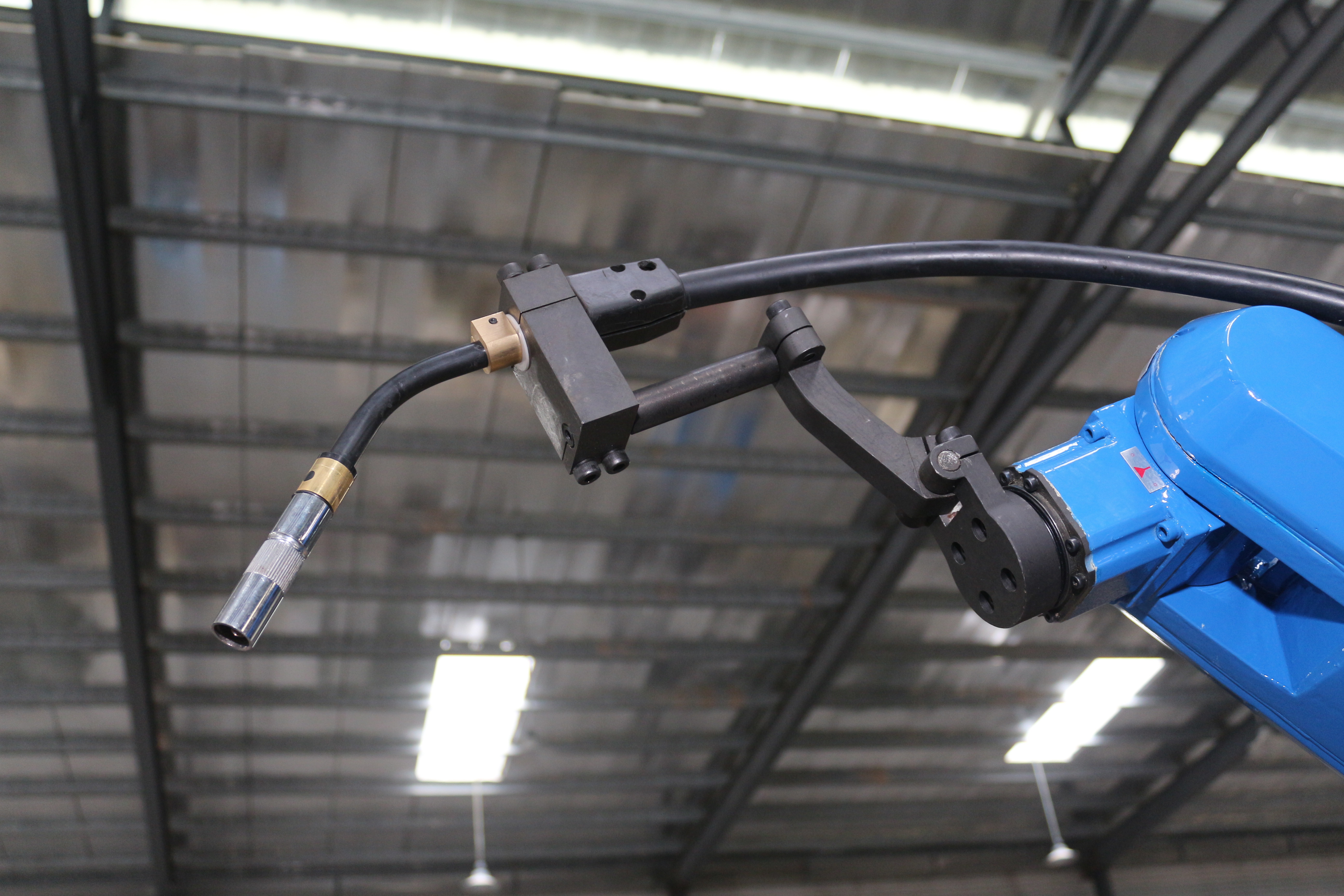 TIG/MIG/MAG Industrial Welding Robots Hwashi 6 Axis With Pinch Welder / Seam Tracer