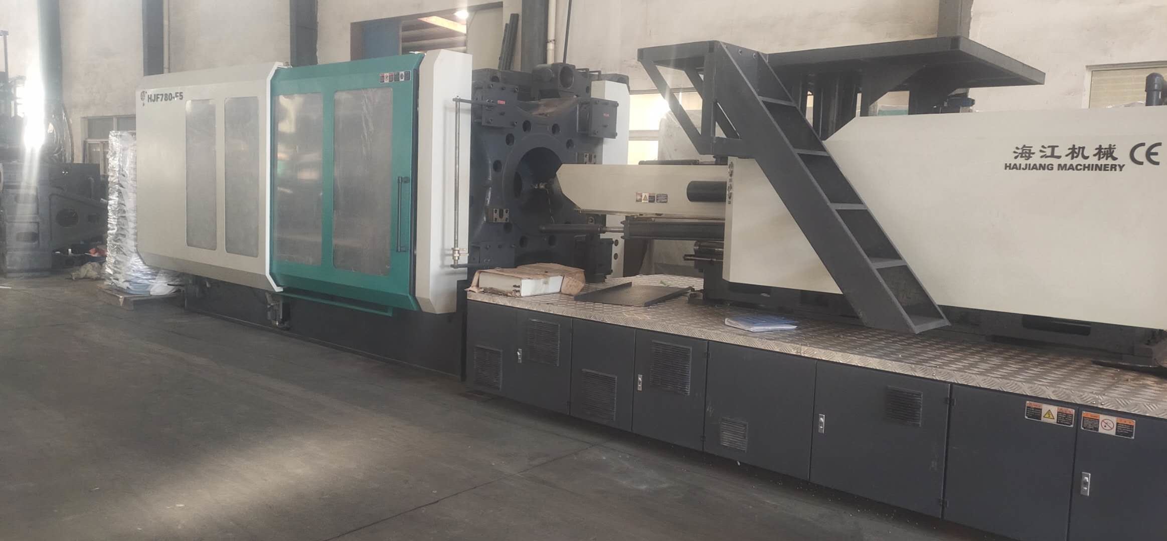 Precision Auto Injection Molding Machine With Molding Press Injection Speed 180