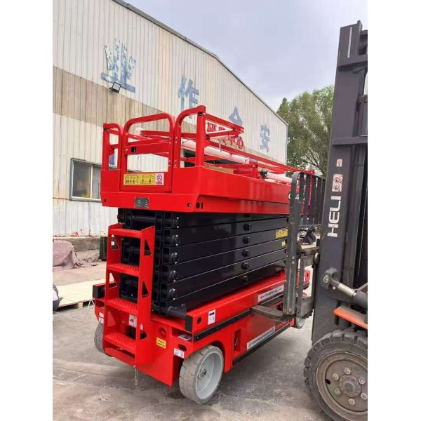Folding high-altitude work platform, used for indoor construction and exterior wall work
