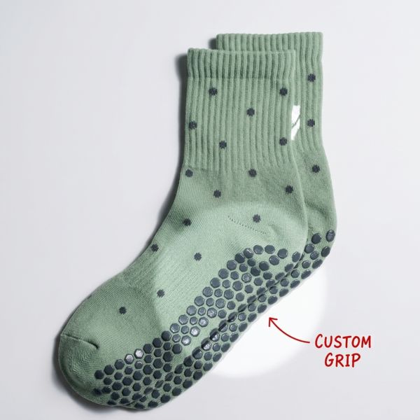 Custom Polka Dot Soft Cotton Non Slip Pilates Socks