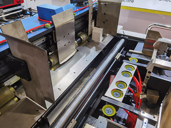 Bottom Suction 5000s/H Automatic Die Cutting Machine For Corrugated Boxes