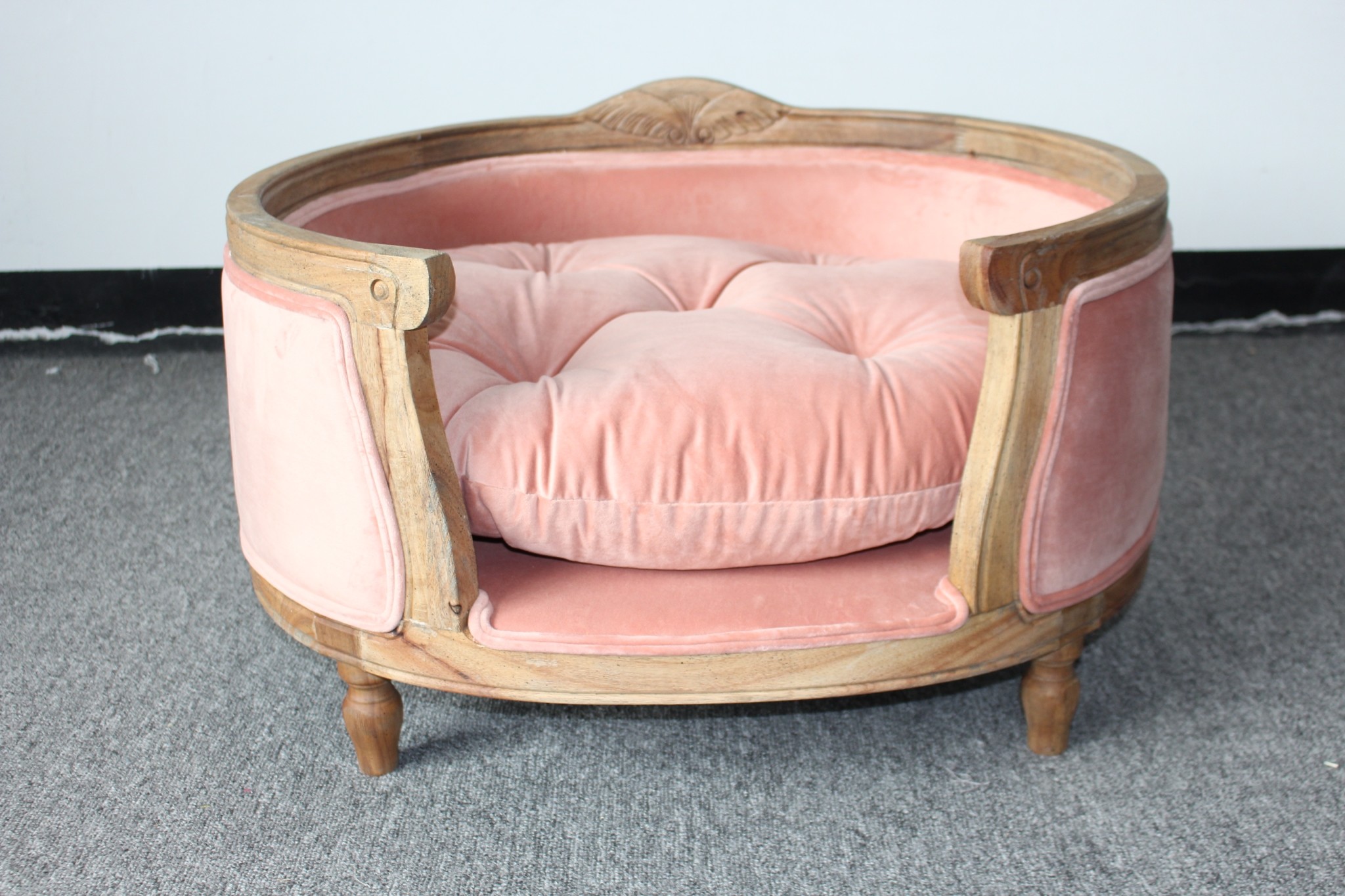 Nice design furniture for dogs oak wood frame dog house good cushion with velvet fabric dog house
