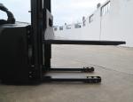 ISO Certified Full Electric Stacker Forklift 1000kg Capacity With Reach battery