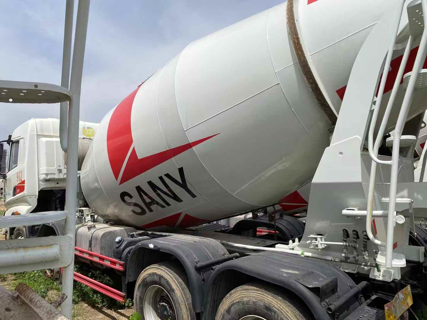 Used 2021 Sany Heavy Industry 12 cubic concrete mixer truck price