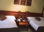 Southeast Asian Style 5 Star Hotel Bedroom Furniture Zebrano Veneer Finished Tea