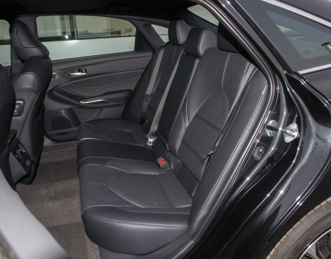 Toyota avalon 2022 dual engine 2.5L 4 Door 5 seats 3 space car Medium car Specialized New/Used EV/Gasoline Car Supplier