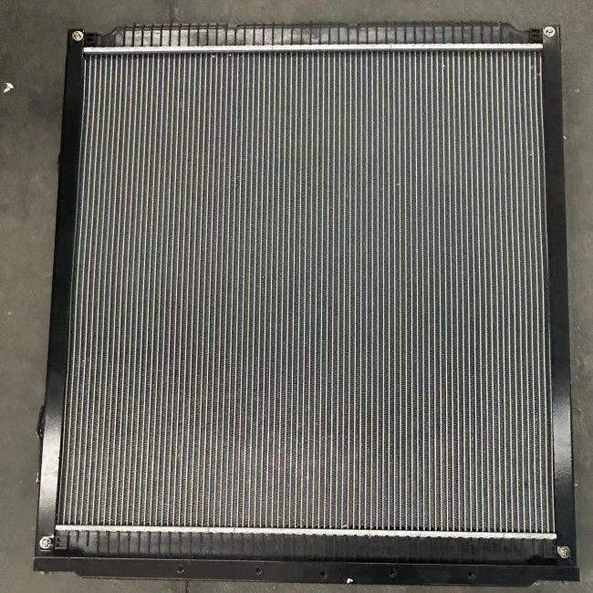 Radiator 712W06100-0005 HOWO Truck Parts Intercooler WG9925530136 WG9925530137 Water Tank