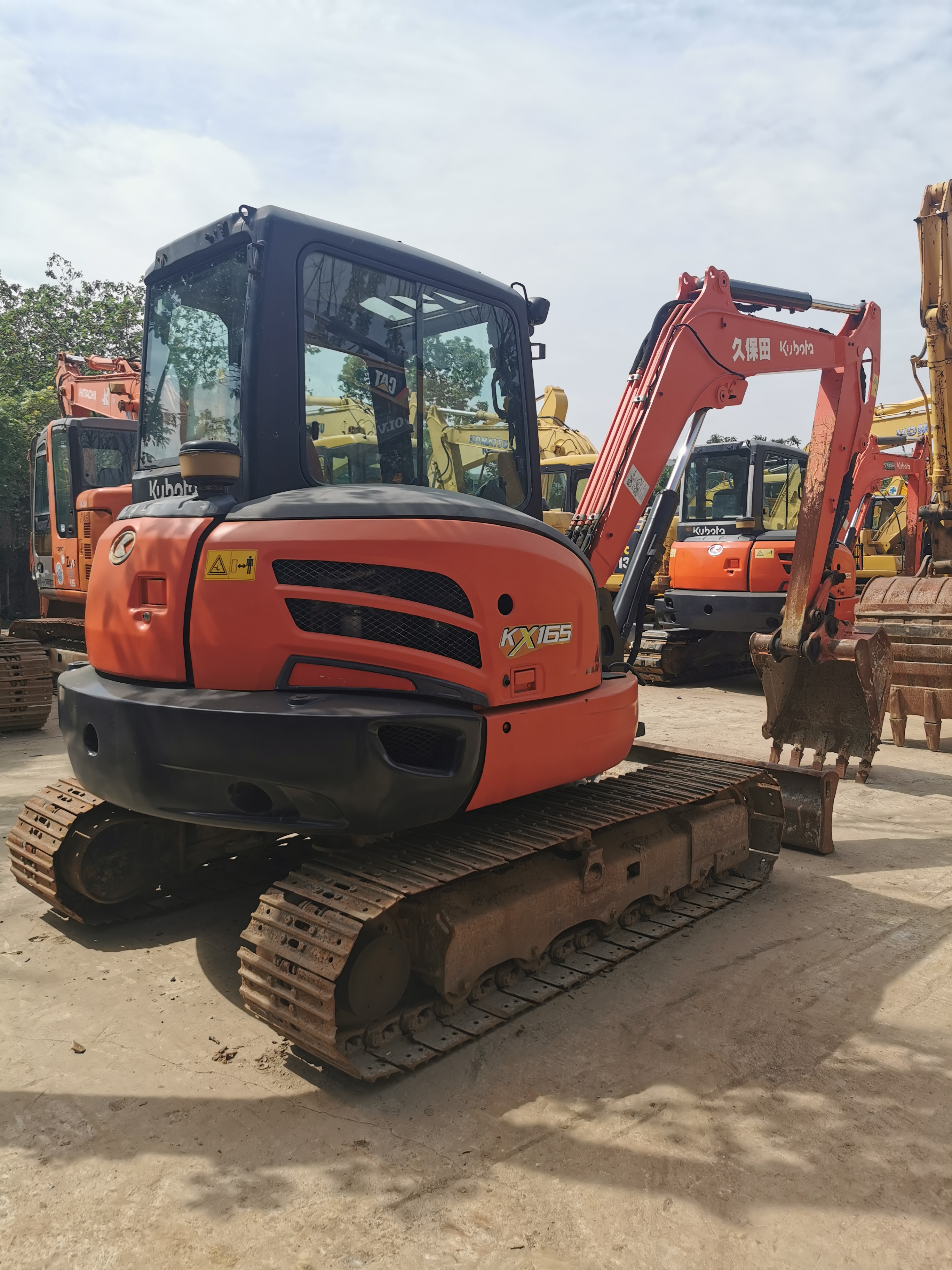 6 ton Used Kubota KX165 Mini Excavator for in Shanghai 3ton Capacity 35.5 Horsepower