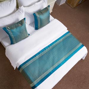 China Adult Bed Runner Polyester Sheet Sets , Hotel Bed Scarves And Runners Twin Bed Decoration on sale