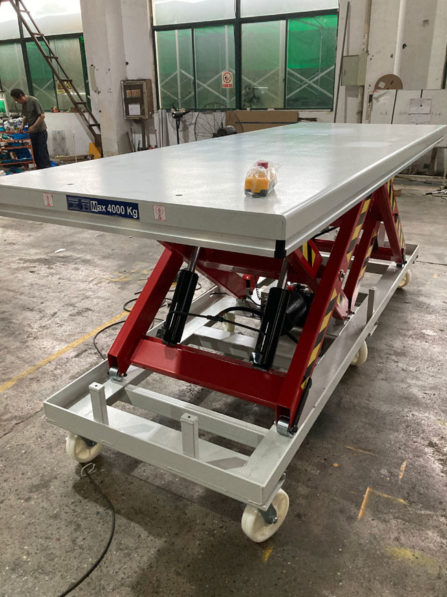 Heavy Duty Electric Mobile Scissor Lift Table With Wheels 4000kg Wireless Remote Control