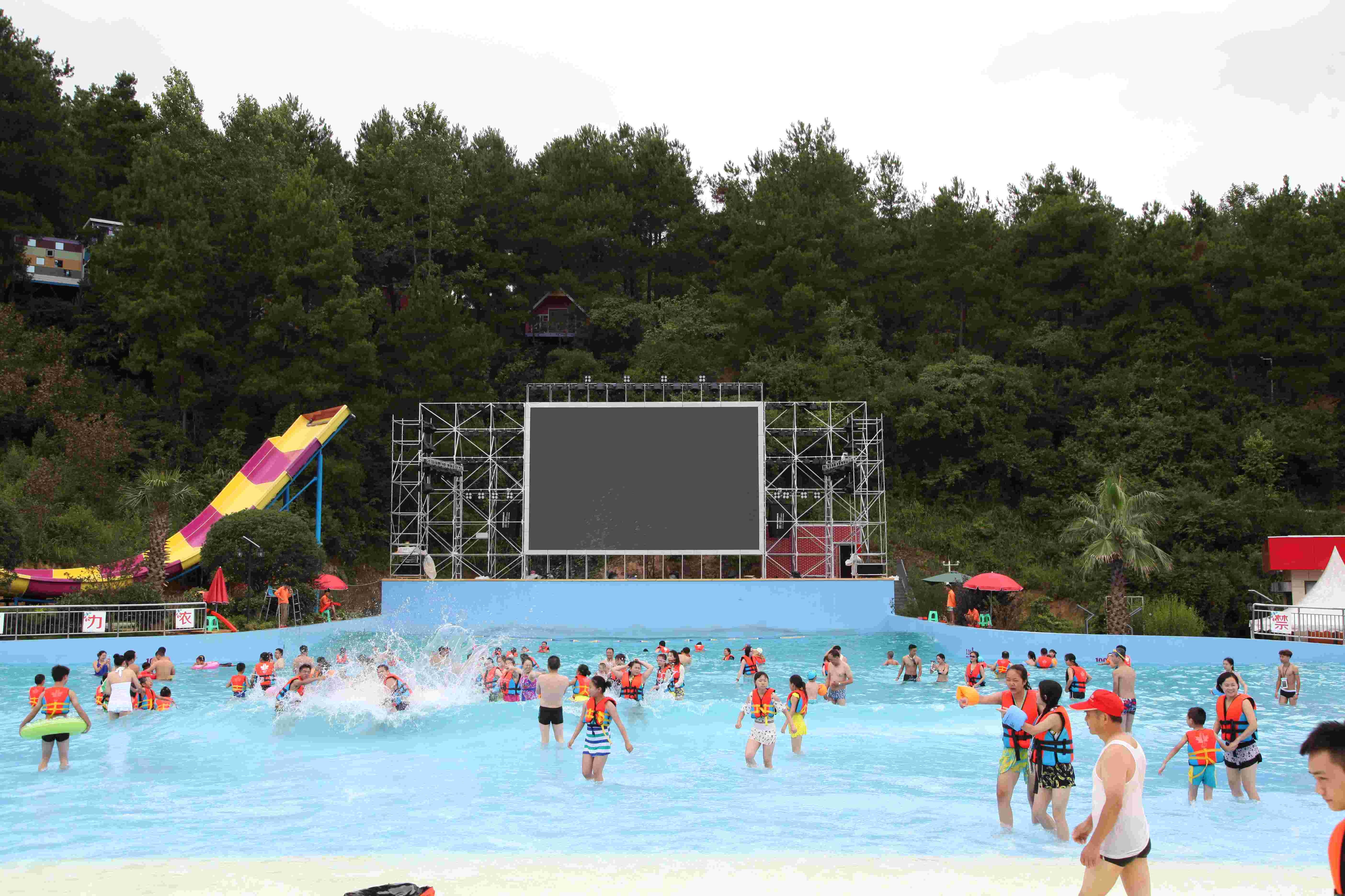 Aqua Park Wave Pool Equipment , Waterpark Wave Machine For Family Fun