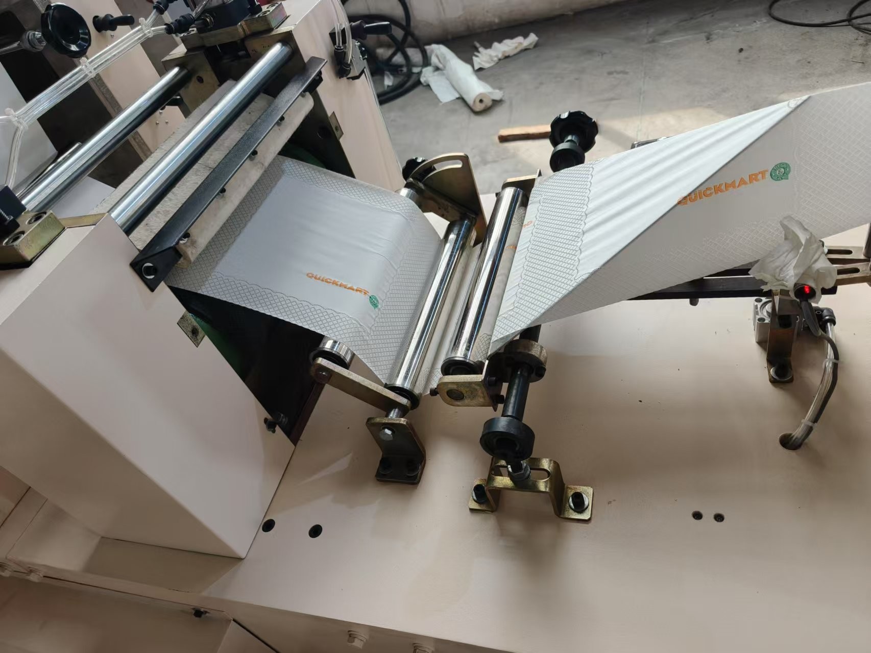 Double Colors Printing Napkin Tissue Paper Making Machine 600 sheets/min
