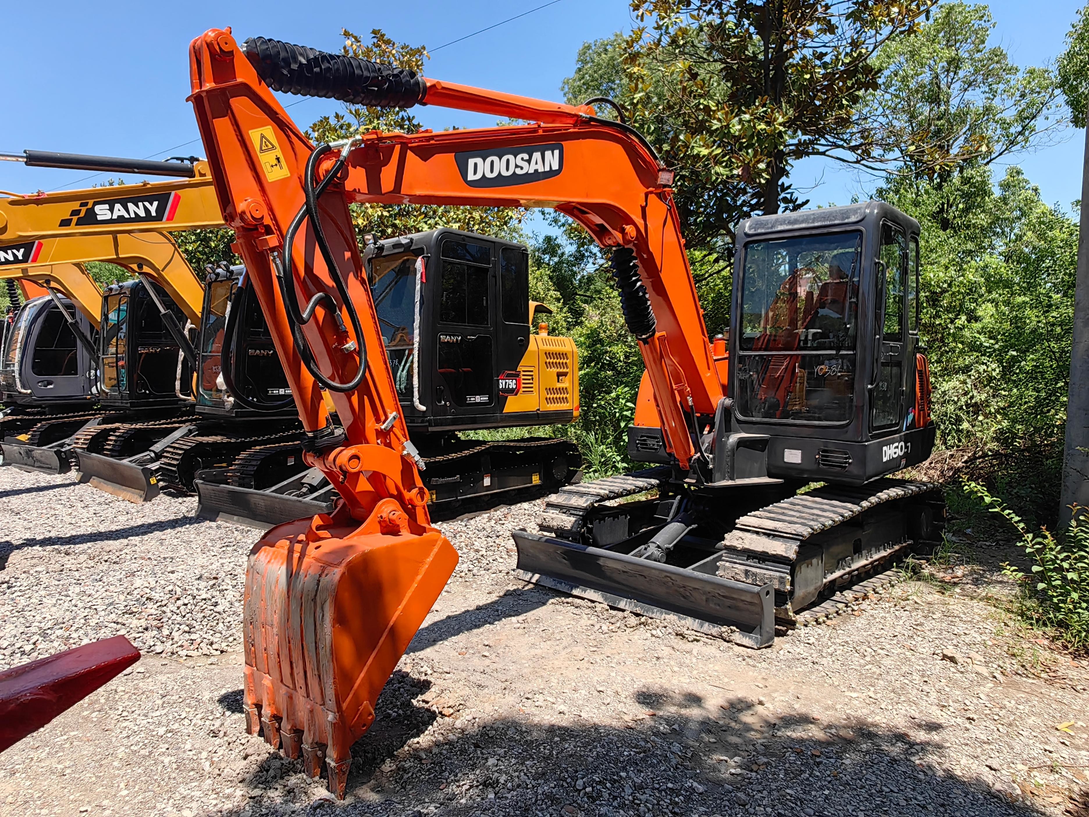 6 Ton Used Doosan DH60 Excavator With 0.2m³ Bucket Capacity