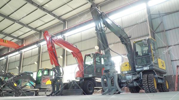 Construction Machinery Wheel Hydraulic Yellow Excavator 8 Ton Big Digger With