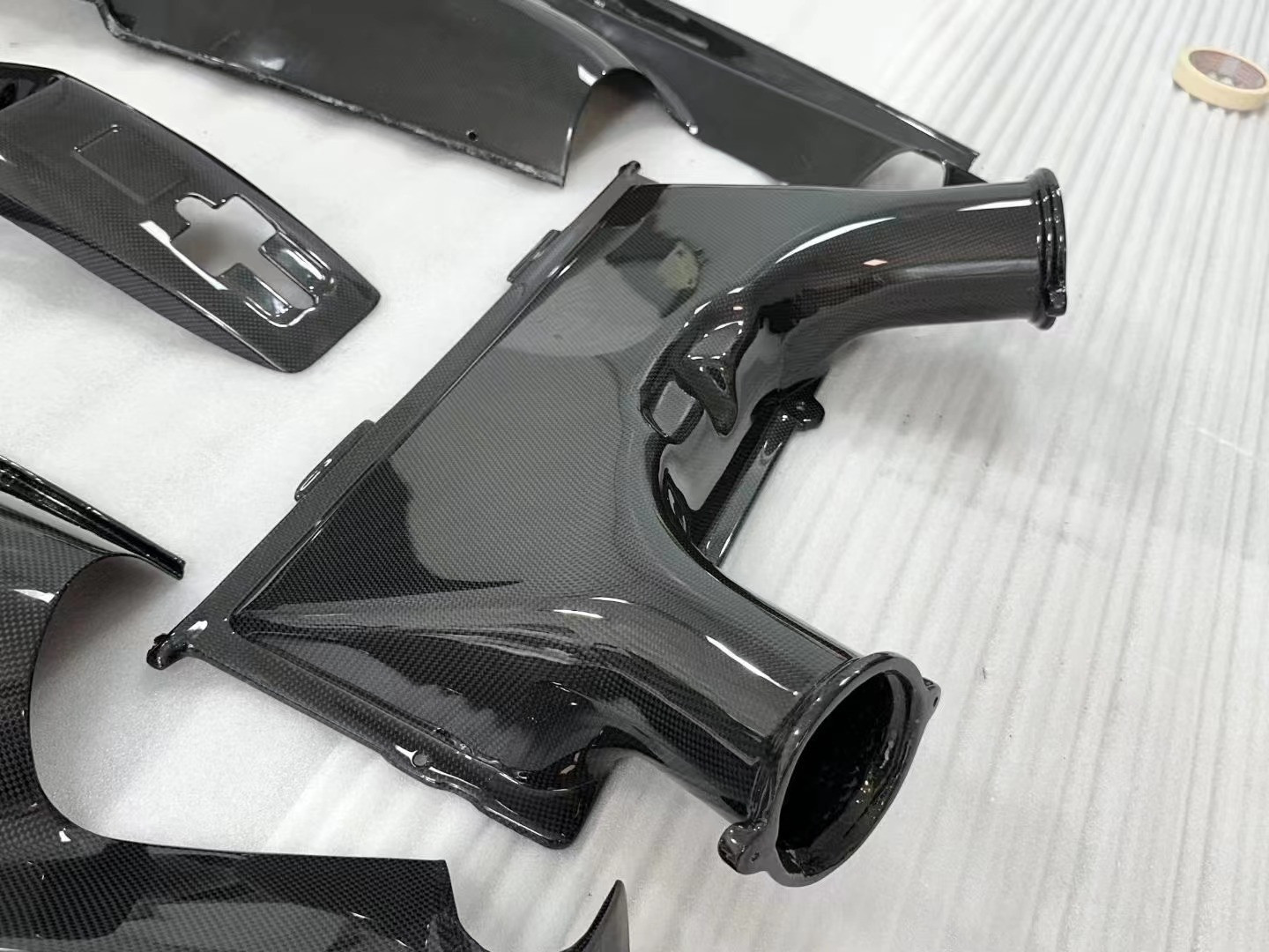 488 Ferrari Body Kit Dry Carbon Fiber Engine Shield OEM Carbon Fiber Oil Cap