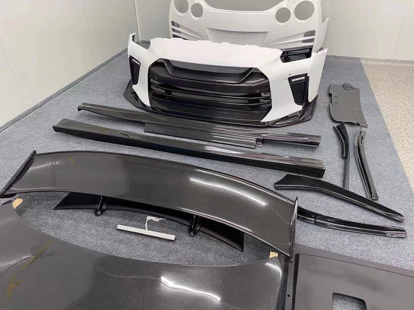 For Nissan GTR R35 Carbon Fiber Body Kit GTR Upgraded Top Style Carbon Fiber Front and Rear Bumper Side Skirt Spoilers