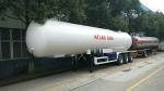 Semi Trailer Lpg Gas Tanker Truck , 49.6cbm Tri Axle Semi Trailer With Fuel Box