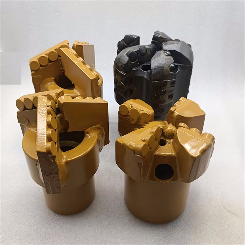 203mm 3 Wings Step Drag Bit with Thread 3 1/2′′ API Reg for Soft Rock Drilling