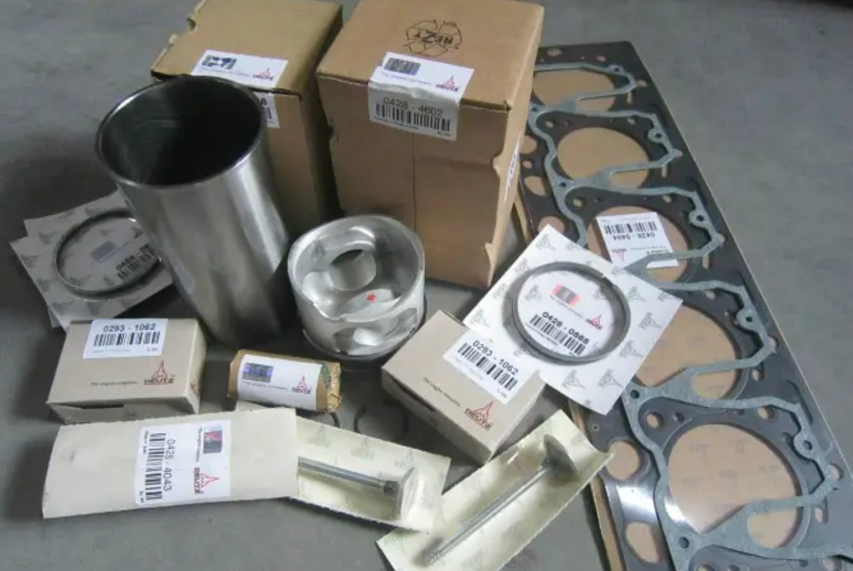 Genuine Engine Valve Head Cover Gasket Cylinder 04205895 20412588