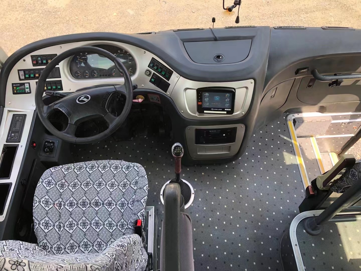 35 Seats Used Kinglong XMQ6802 Bus LHD Steering For Transportation In Good Condition