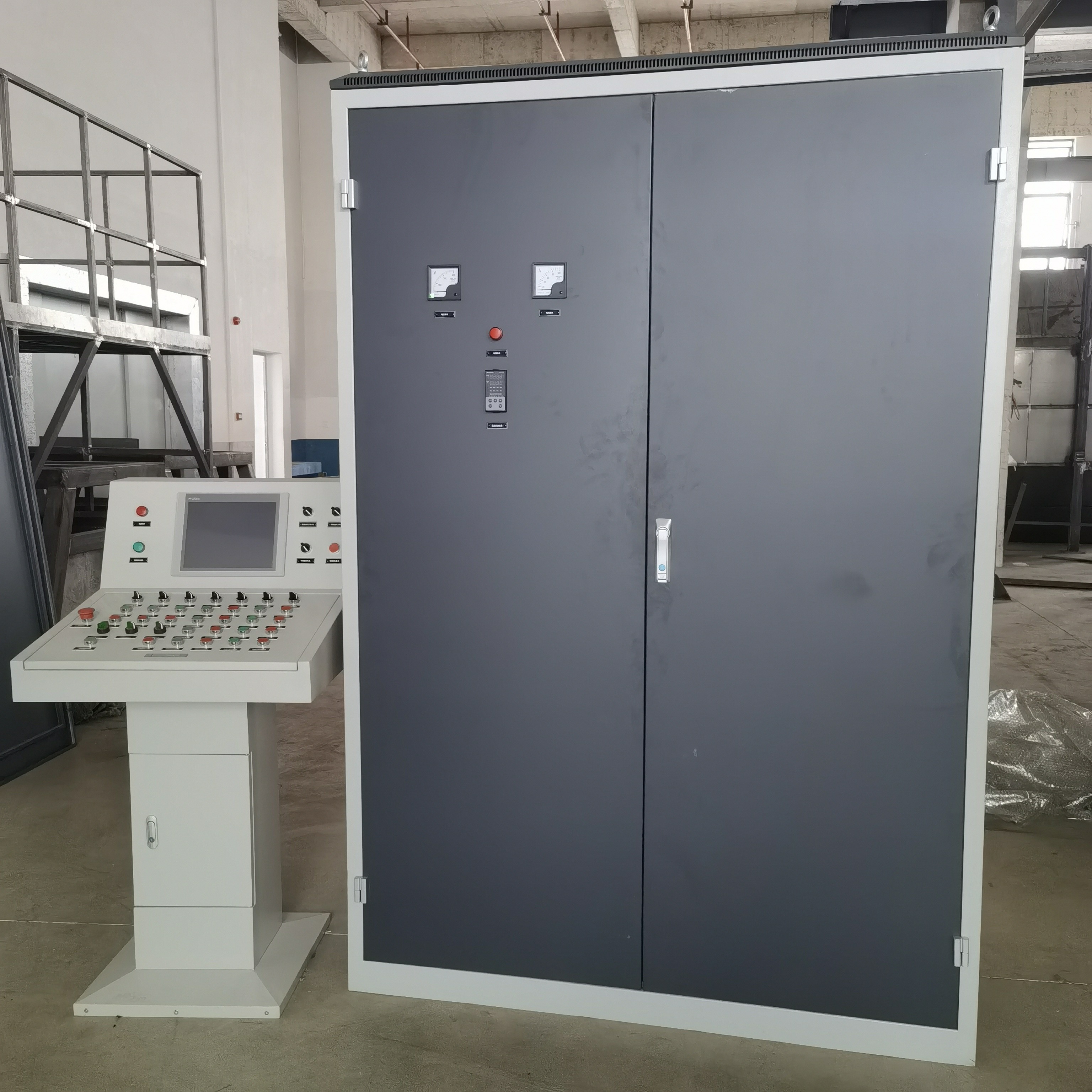 Tower Three Arm Rotaty Plastic Forming Free Standing Turret Roto Molding Machines