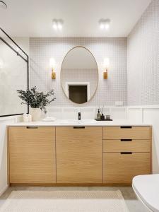 Wholesale Customized Modern Design Bathroom Sink Cabinets Modular Wall Hanging Bathroom Vanity from china suppliers