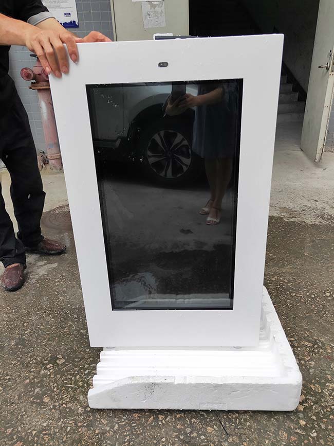 Digital Advertising Signs Outdoor 32 Inch LCD Display Advertising Screen Digital Signage Kiosk