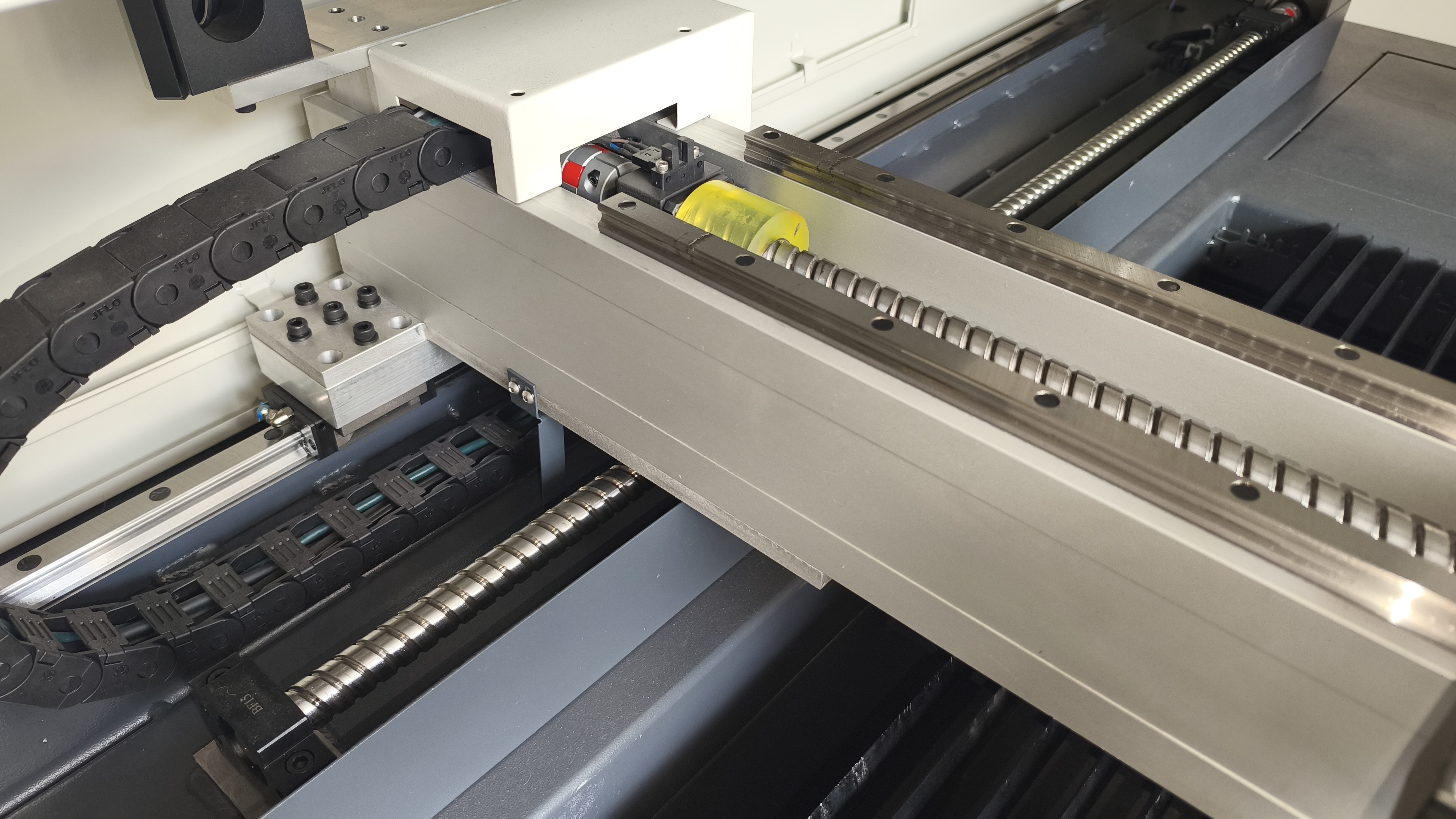 9060 Asynchronous Dual Work Platform CO2 Laser Cutting Machine Compact Non Metallic Processing