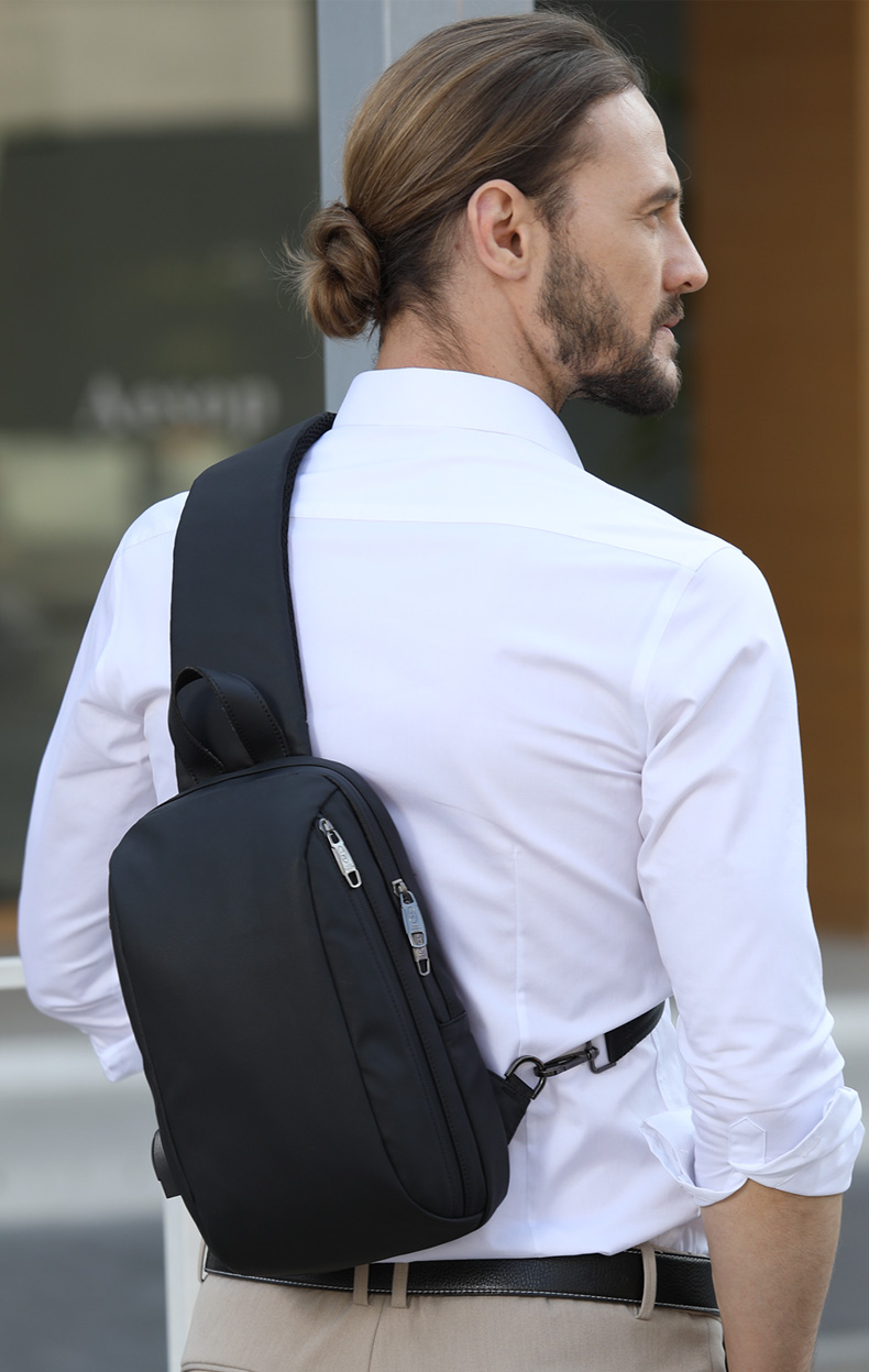 Wholesale customized logo fashion Men Sling Bag Luxury Mini chest Crossbody Bag Small Messenger Bag Crossbody For Men