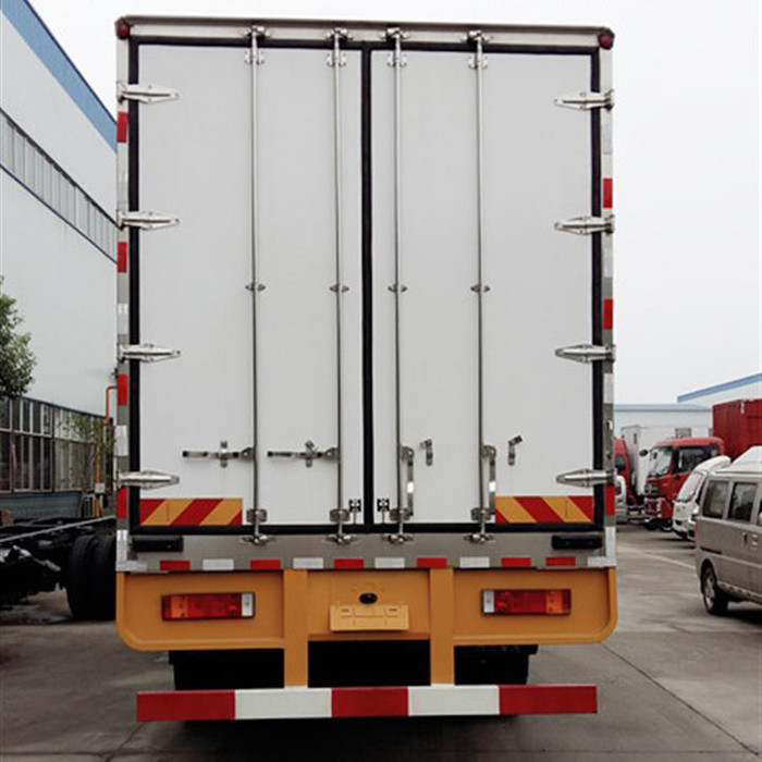 140 HP Engine Refrigerator Box Truck , RHD 4X2 8 Ton Refrigerated Food Truck